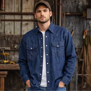 VTG Wrangler Medium Dark Wash Denim Pearl Snap‎ Button Up Size Medium Western